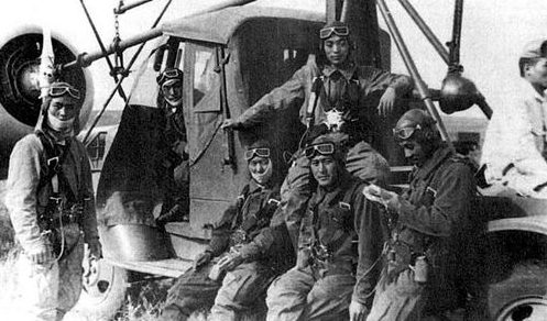 Пилоты японской армии, отдыхающие во время боев в Номонхане. 1939 г. 