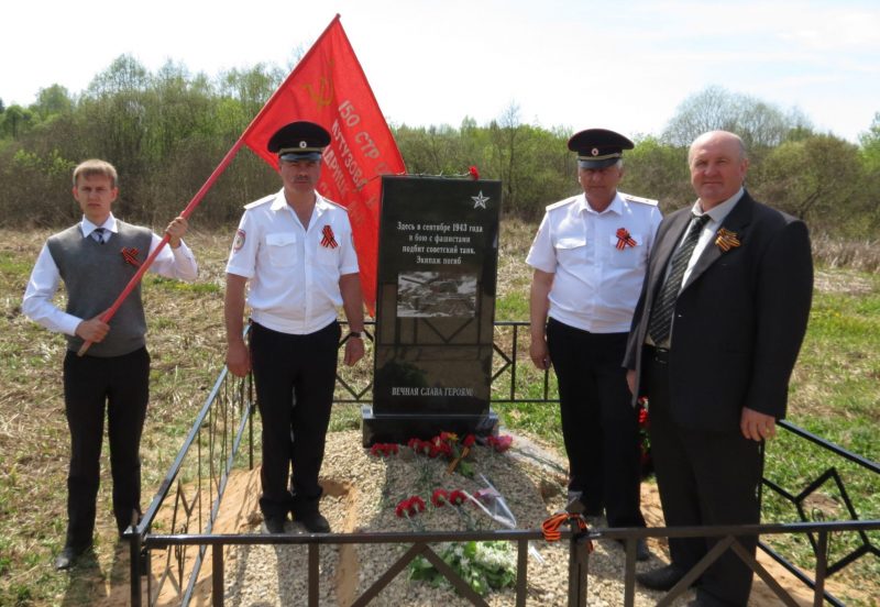 п. Монастырщина. Памятник погибшим танкистам, установленный в 2015 году.