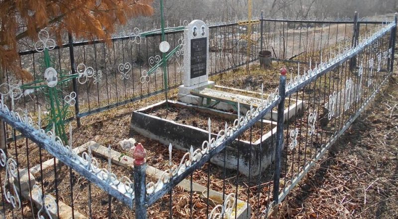 д. Перепечино Монастырщинского р-на. Братская могила 3-х советских граждан, казненных оккупантами 15 октября 1941 года.