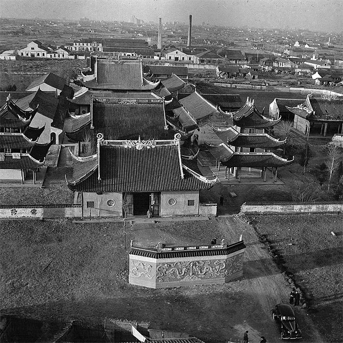 Виды города в 1945 году.