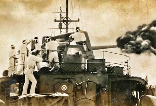 Японский эсминец в действии. Китай, 1939 г.