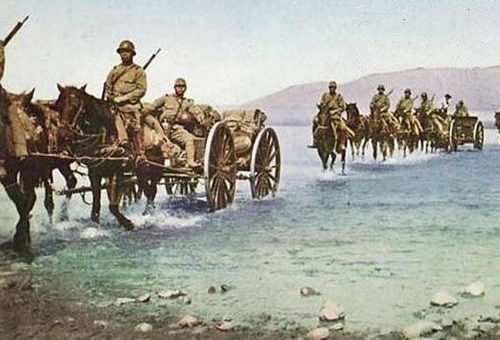 Колонна японской армии пересекает реку. Китай, 1939 г.