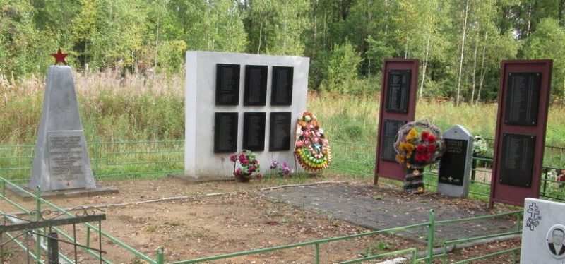 д. Сивцево Глинковского р-на. Братская могила, в которой похоронено 155 советских воинов и партизан, погибших в годы войны.