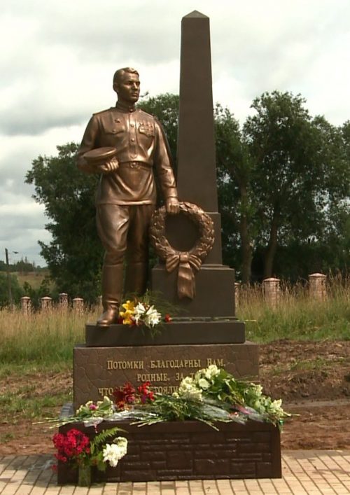 п. Лосня Починковского р-на. Памятник неизвестному солдату, открытый в июне 2018 году.