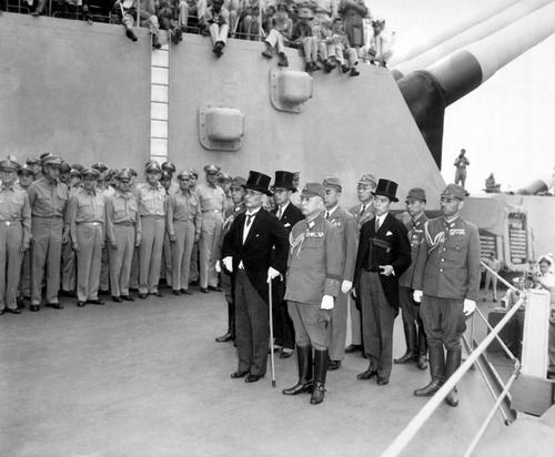 Японская делегация, прибыла на подписание капитуляции. 2 сентября 1945 г.