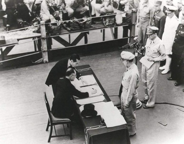 Подписание акта о капитуляции Японии на борту линкора «Миссури». 2 сентября 1945 г.