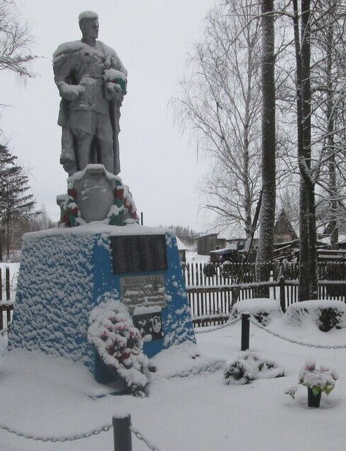 д. Марьино Починковского р-на. Памятник, установленный на братской могиле, в которой похоронено 289 советских воинов, погибших при освобождении района.