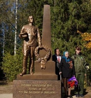 с. Ворга Ершичского р-на. Памятник воину-освободителю, установленный в 2017 году. 