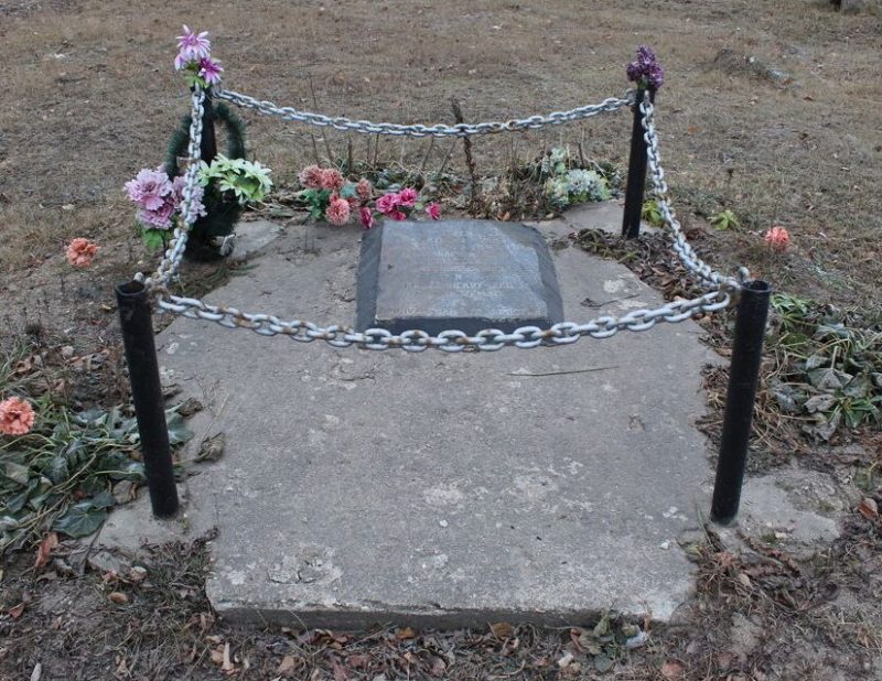 п. Стодолище Починковского р-на. Братская могила советских воинов на месте бывшего лагеря военнопленных.