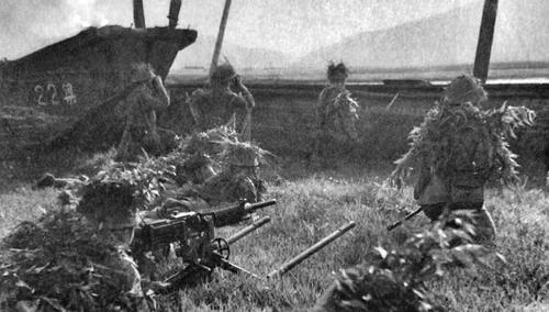 Японская пехота в Кота-Бару. Малайя, декабрь 1941 г.