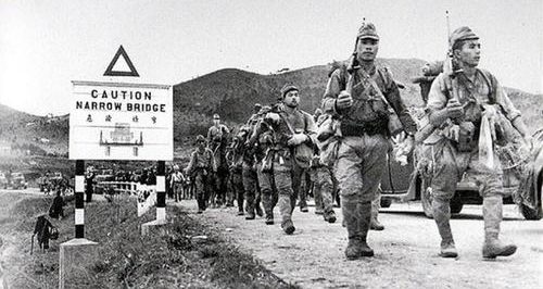 Японская пехота на марше во время наступления на Гонконг. 1941 г. 