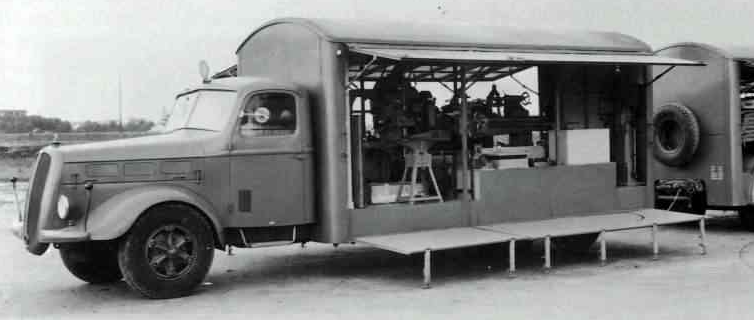 Фургон ремонтной мастерской ВВС на базе Alfa Romeo 500-DR