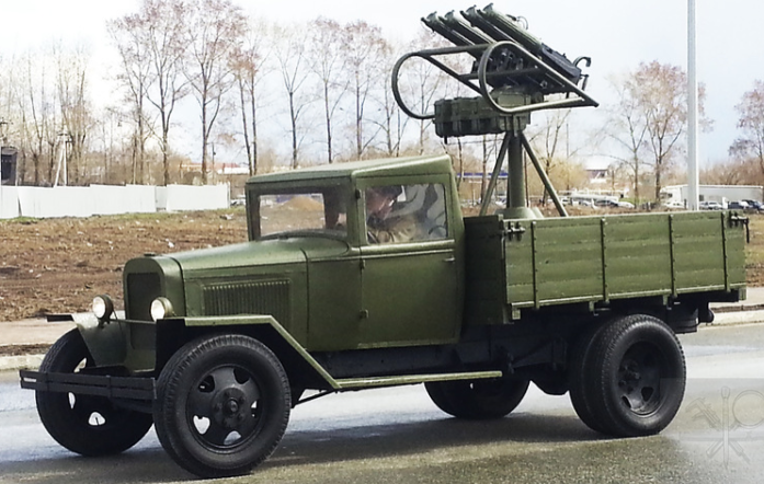 ГАЗ-АА со счетверенной зенитной пулеметной установкой М-4