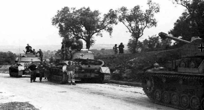 Немецкие танки окружили американские подразделения. 