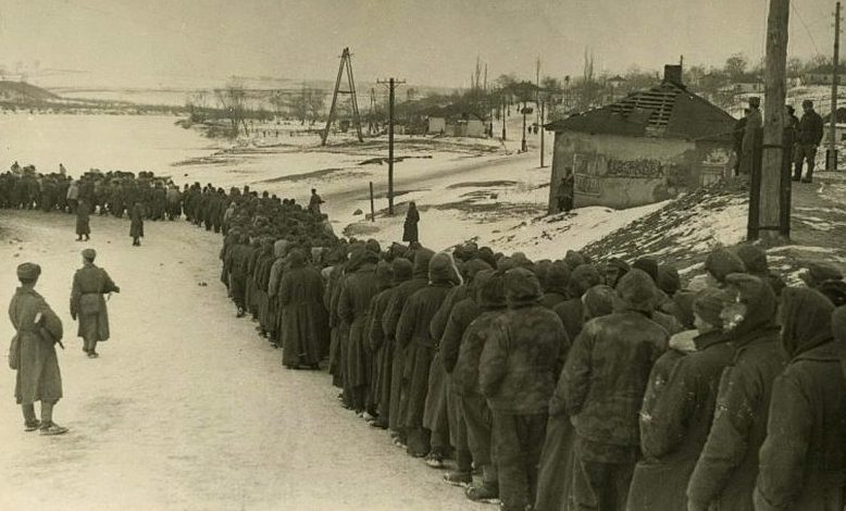 Колонна немецких военнопленных из «котла».