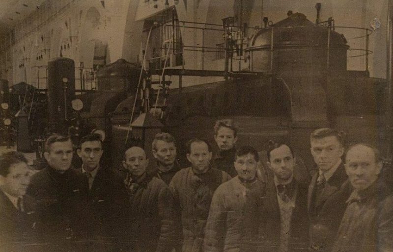 Работники, занятые демонтажем оборудования ГЭС. Ноябрь 1941 г.
