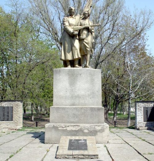 г. Глобино. Памятник погибшим землякам в годы войны.