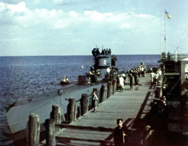 Немецкая подводная лодка U-403 в порту Данцига. Июль 1941 г. 