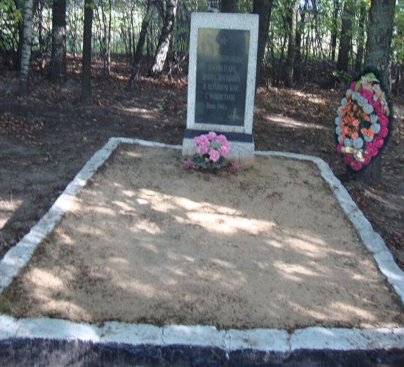 д. Шашки Хиславичского р-на. Братская могила советских воинов, погибших в сентябре 1943 года.