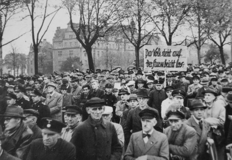 Участники митинга, посвященного созданию «Фольксштурма» в Данциге. Осень 1944 г.