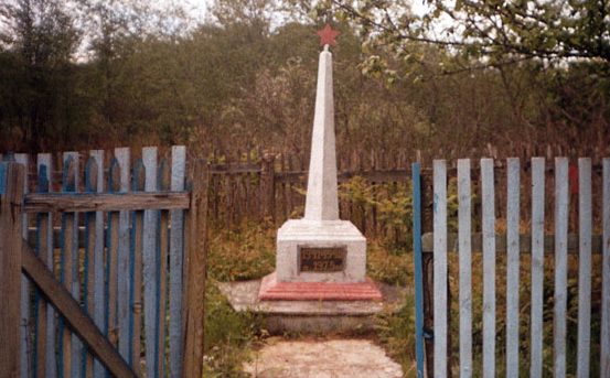 д. Нивки Руднянского р-на. Братская могила советских воинов, погибших в годы войны.