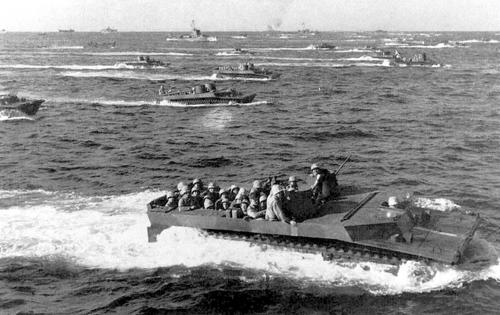 Морские пехотинцы на пути к Иводзиме. 19 февраля 1945 г.
