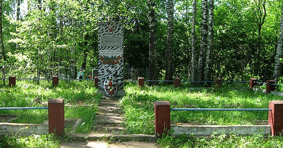д. Потипы Руднянского р-на. Братская могила советских воинов, перезахороненных в 1983 году.