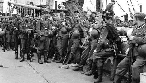 Члены финского добровольческого батальона Waffen-SS. 2 июня 1943 г. 