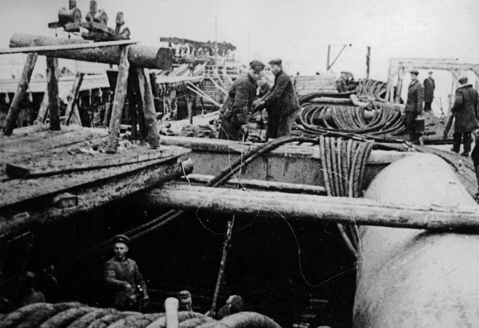 Прокладка «Кабеля жизни» в Ленинград. 1942 г. 