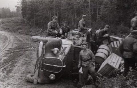Авария в дороге. 1943 г. 