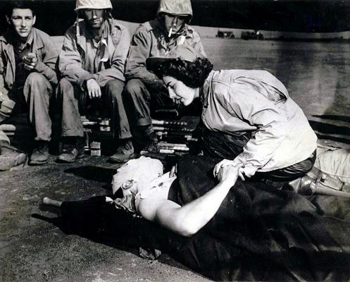 Раненные на Иводзиме. 21 февраля 1945 г.