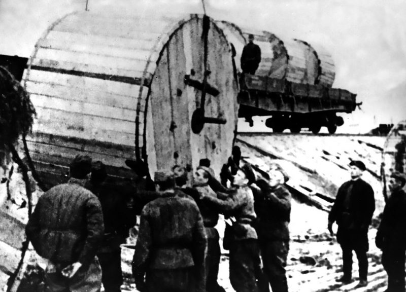 Прокладка «Кабеля жизни» в Ленинград. 1942 г.
