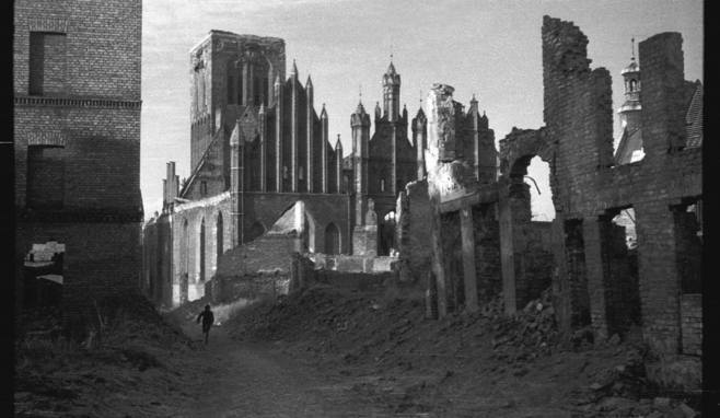 Разрушения в центре Данцига. 1945 г. 