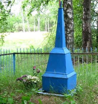 д. Скугрево Руднянского р-на. Братская могила советских воинов, погибших в боях с захватчиками.