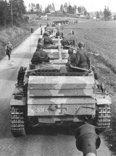 Финские штурмовые орудия движутся на фронт. Энсо, 4 июня 1944 г.