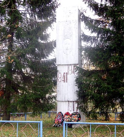 д. Стаи Руднянского р-на. Обелиск, установленный в 1967 году в честь воинов-односельчан, погибших в годы войны.