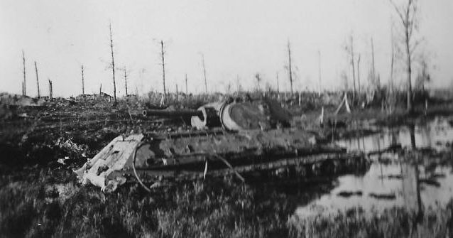 Застрявшие советские танки. 1943 г. 