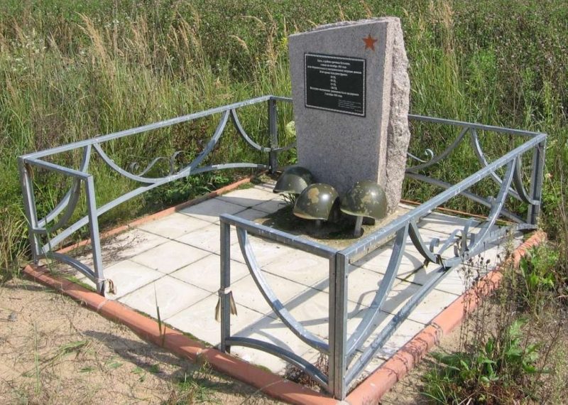 д. Кузьмино. Ярцевского р-на. Братская могила советских воинов.
