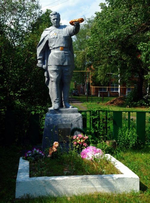 с. Городские Мельницы Зеньковского р-на. Памятник погибшим землякам, установленный в 1957 году.