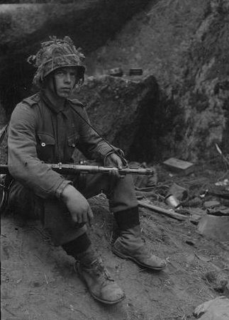 Финский солдат на отдыхе. Ихантала, 11 июля 1944 г.