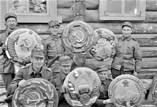 Военный трофей финских солдат в захваченном карельском селе Рукаярви. 12 сентября 1941 г.
