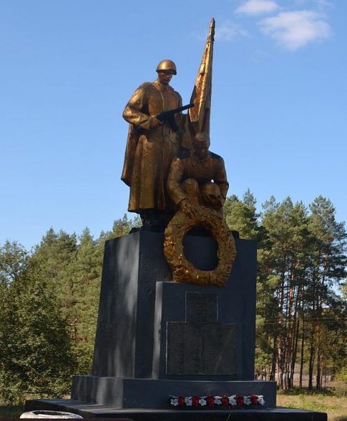 с. Шиловка Зиньковского р-на. Памятник землякам, погибшим в годы войны.