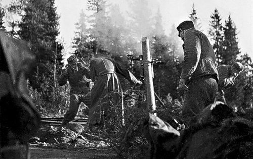 Минометная позиция у дороги Торнио-Кеми во время боев в долине реки Торнио. 8 октября 1944 г.