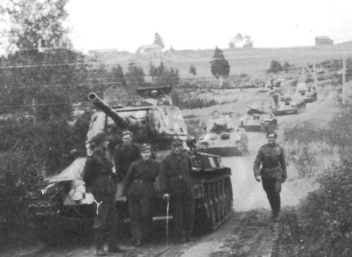 Трофейные танки Т-34 на дороге между Рануа и Рованиеми. Октябрь 1944 г.