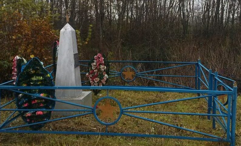 д. Рудница Сафоновского р-на. Братская могила мирных жителей совхоза «Ольховский», казненных фашистами в 1942 году.