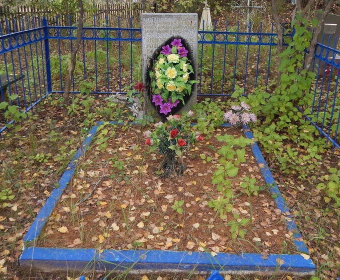 д. Бакшеево Смоленского р-на. Братская могила партизан особого партизанского полка «13», погибших в борьбе с оккупантами.