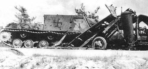 Финский трофейный ИСУ-152 подбит красноармейцами. 1944 г. 