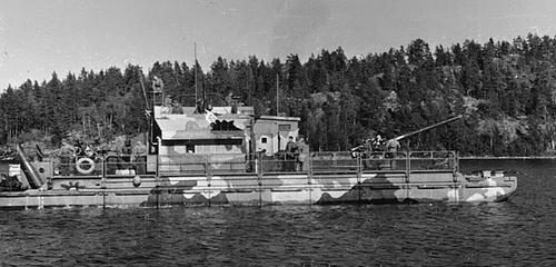 Орудийный паром на Ладожском озере. 1944 г.