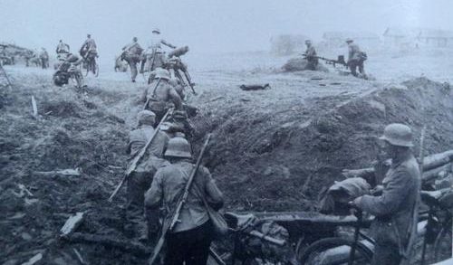 Солдаты егерской бригады продвигаются к Олонцу. 1941 г.