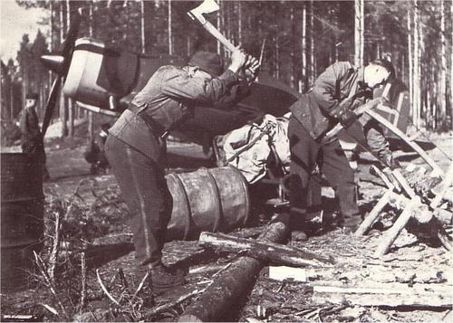 Заготовка дров на аэродроме. 1944 г.